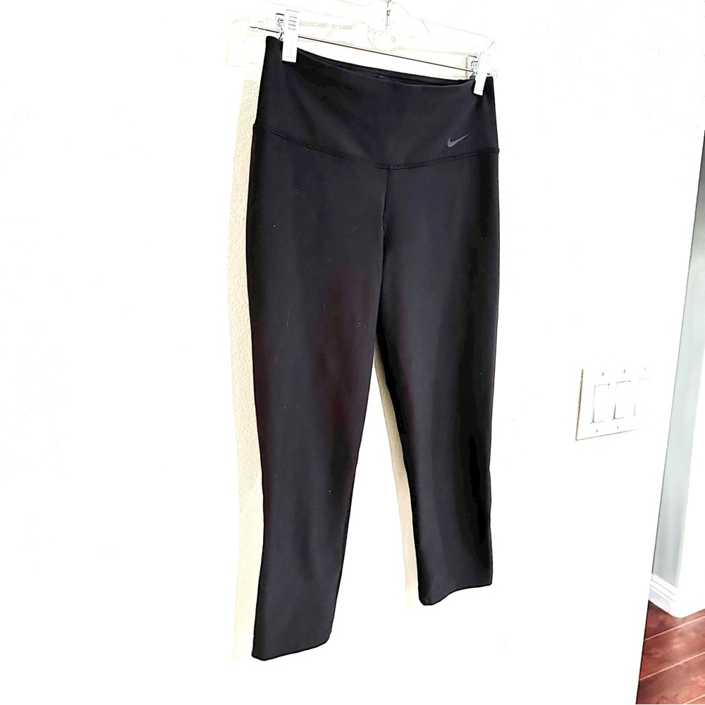 Nike Dri-Fit Women’s Black Knee Length Leggings Size Small